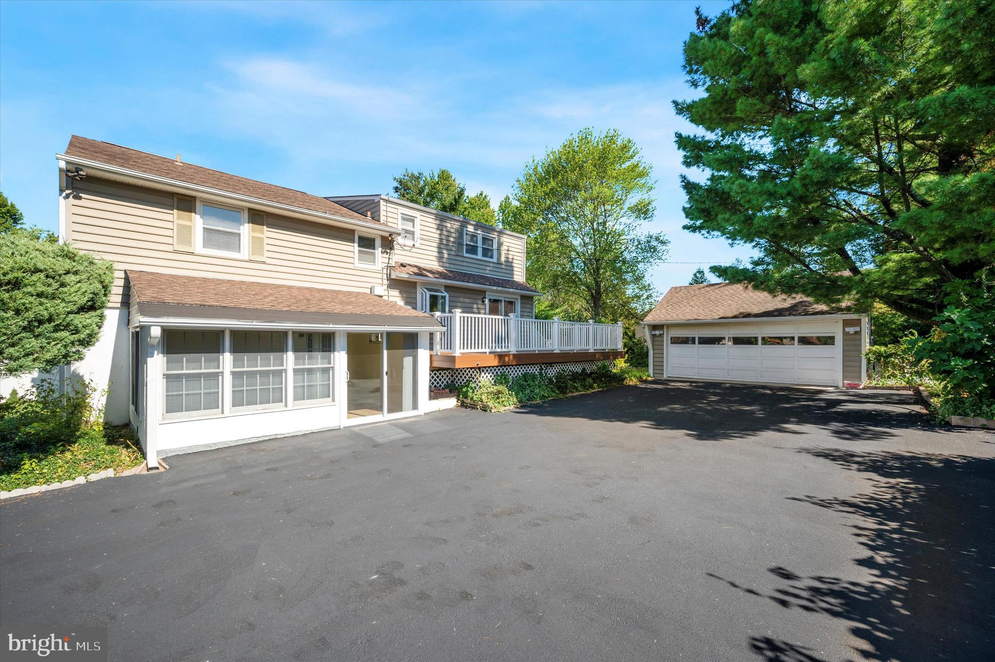 CREEKSIDE AT BLUE BELL - Residential