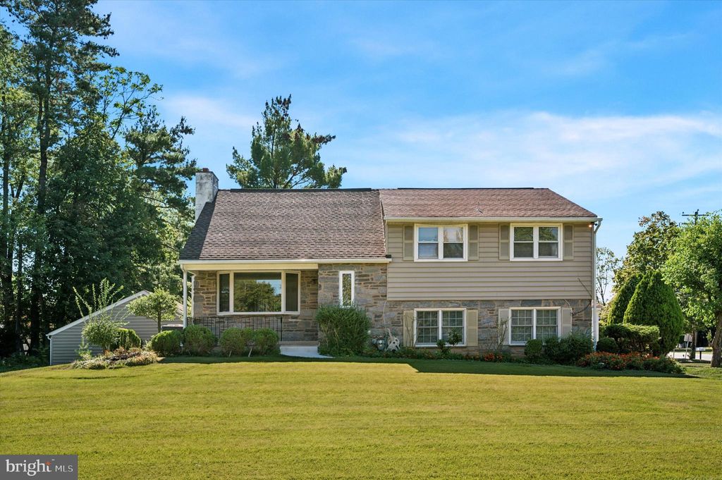 Photo of 898 Crestline Drive, BLUE BELL, PA 19422 (MLS # PAMC2153398)