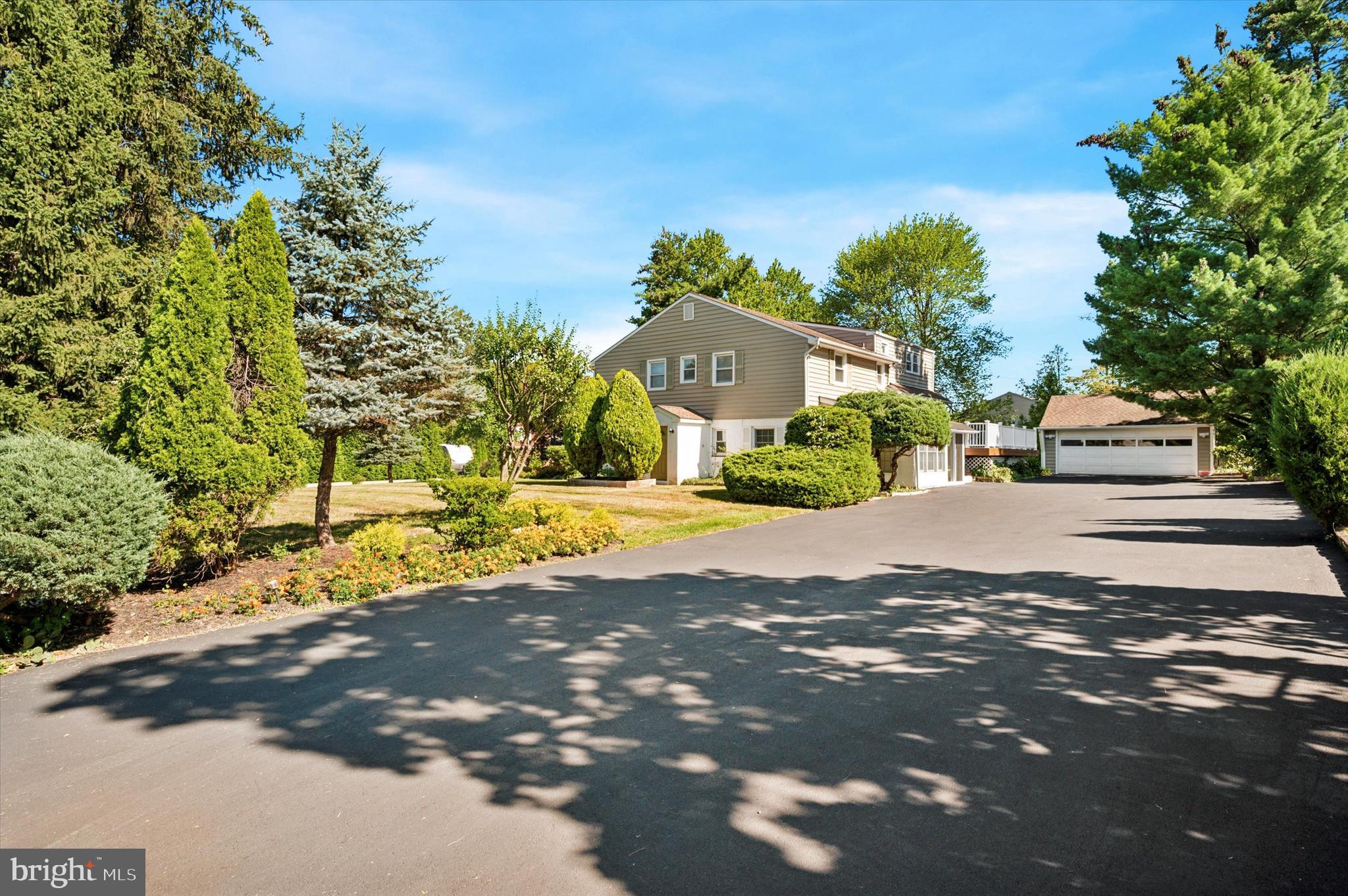 CREEKSIDE AT BLUE BELL - Residential