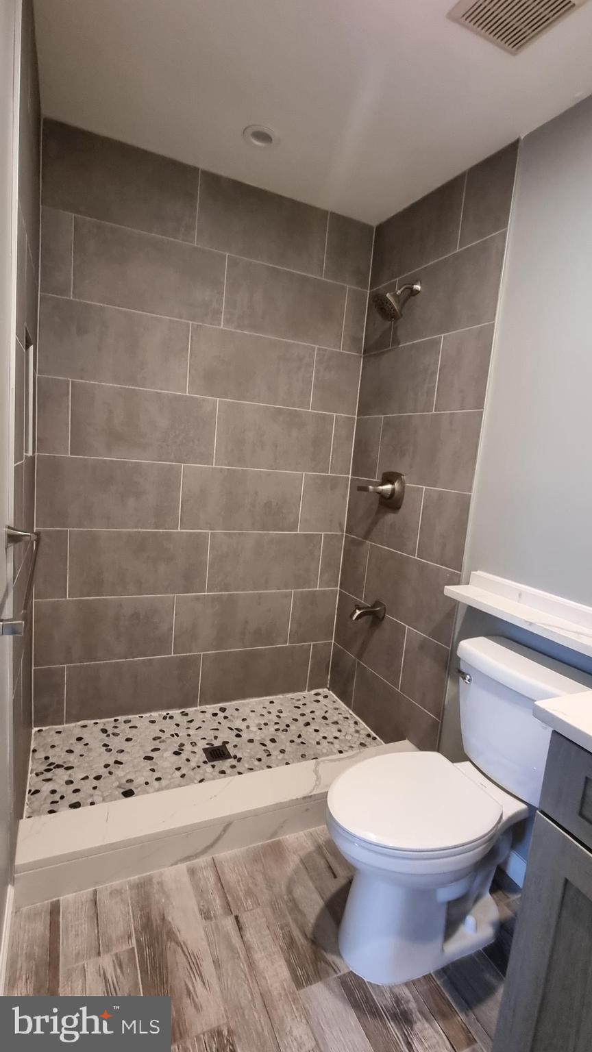 FAIR LAKES LAND BAY 4D - Residential Lease