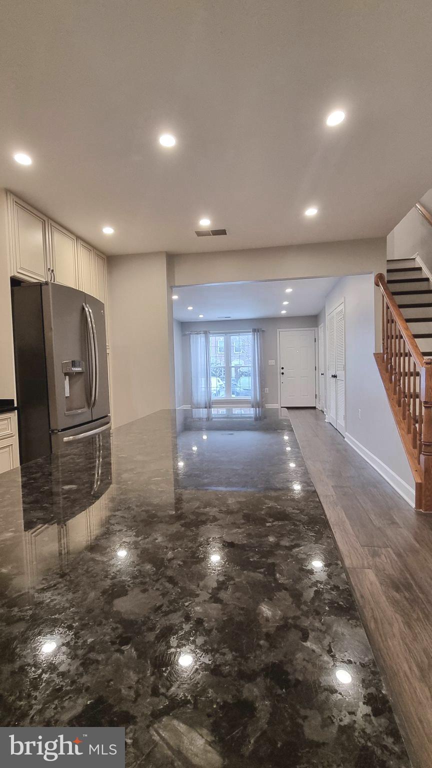 FAIR LAKES LAND BAY 4D - Residential Lease