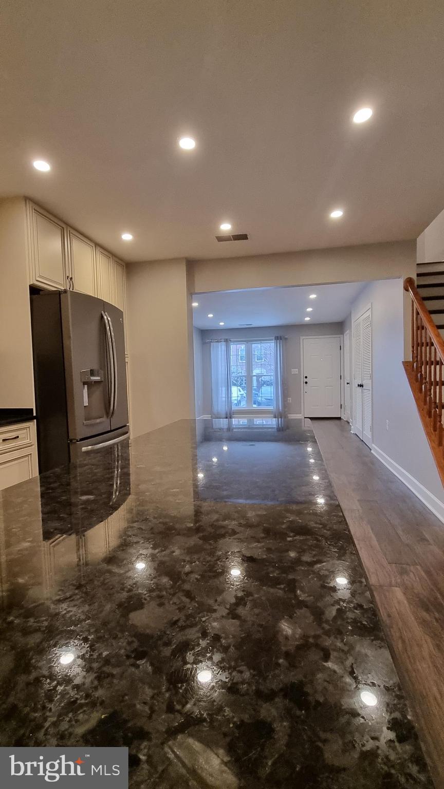 FAIR LAKES LAND BAY 4D - Residential Lease