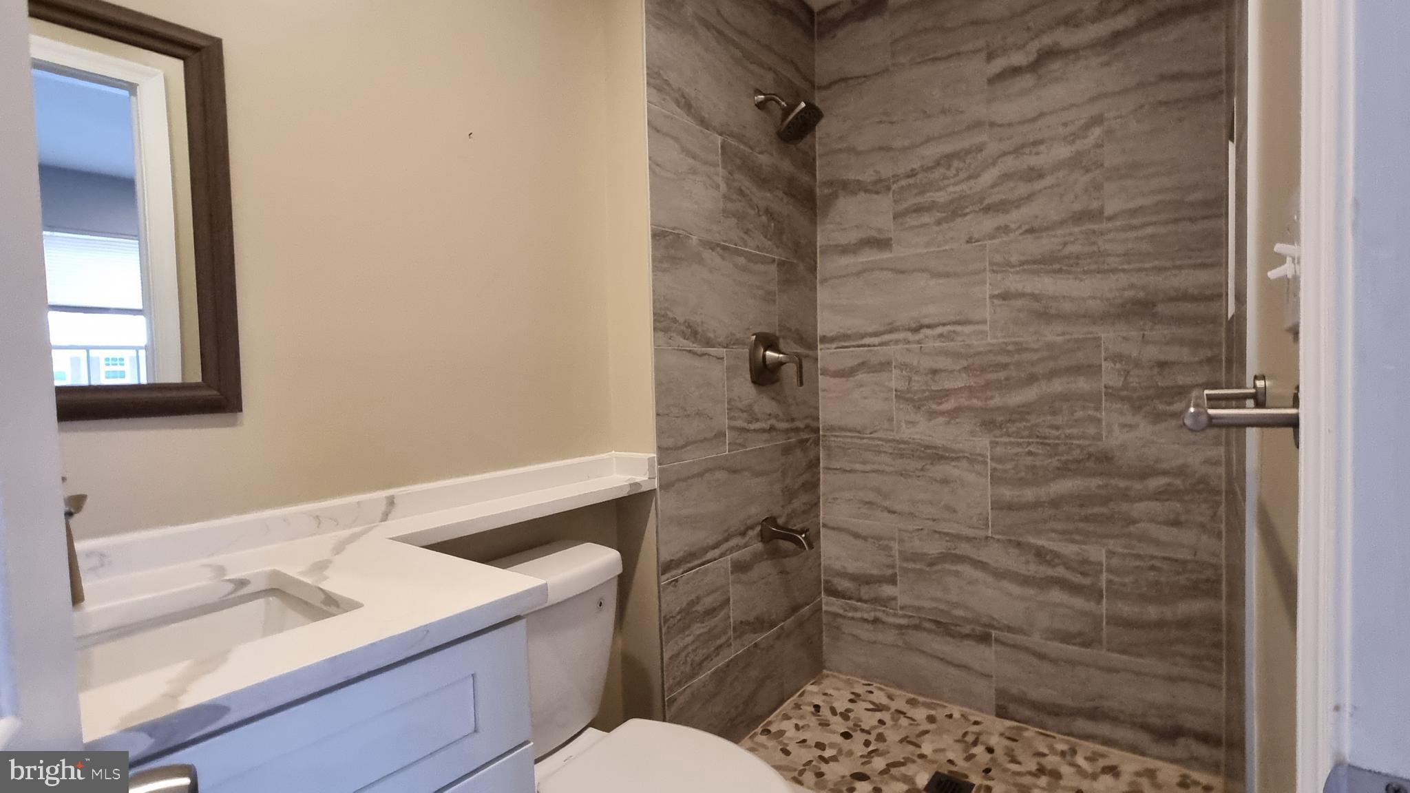 FAIR LAKES LAND BAY 4D - Residential Lease