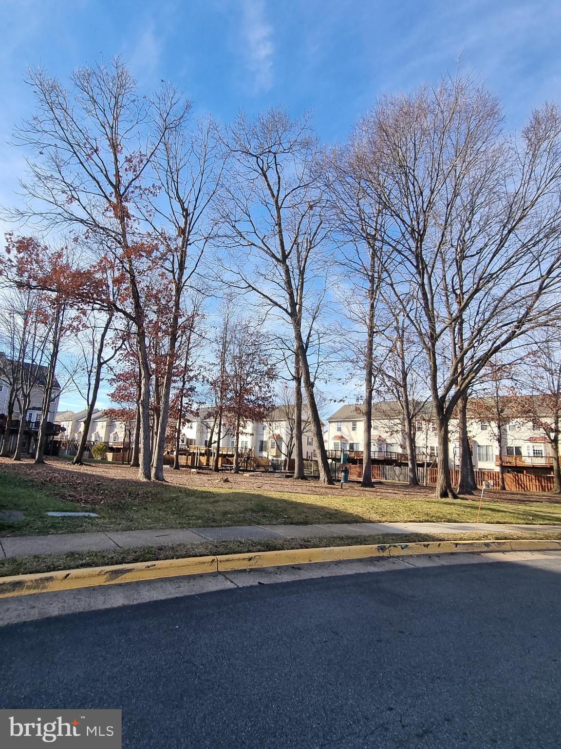 FAIR LAKES LAND BAY 4D - Residential Lease