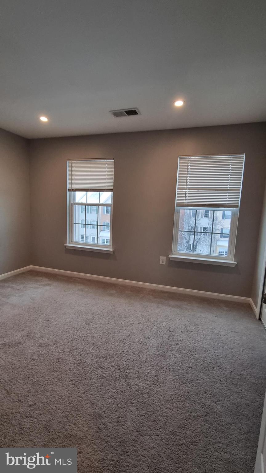 FAIR LAKES LAND BAY 4D - Residential Lease