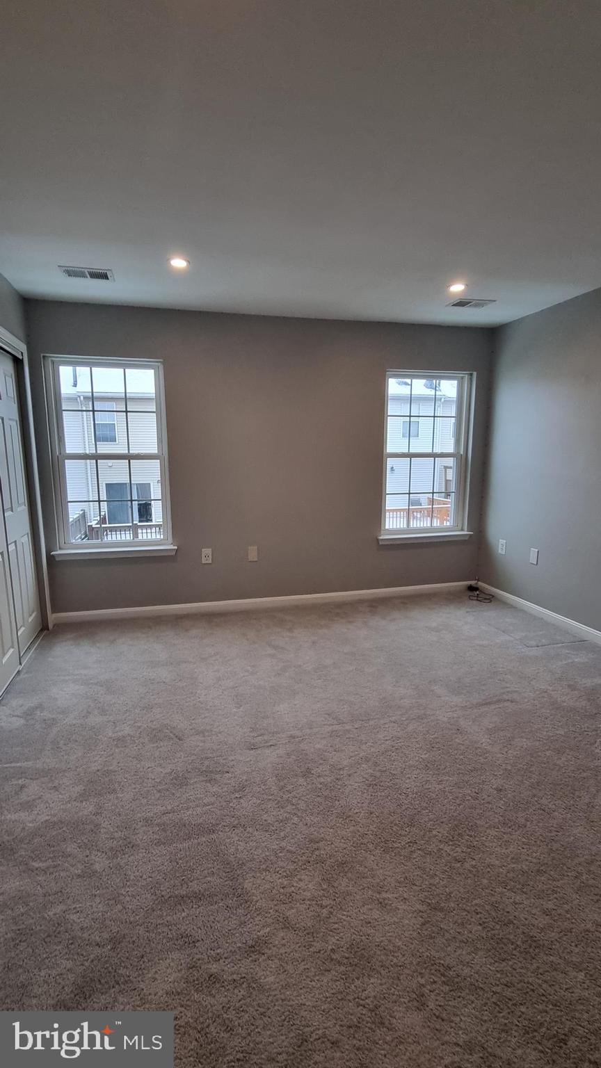 FAIR LAKES LAND BAY 4D - Residential Lease