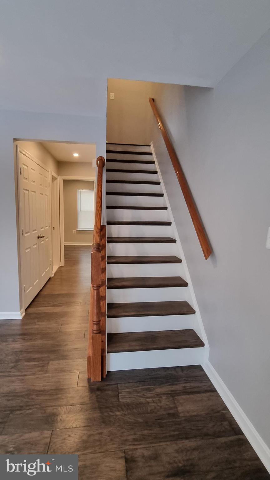 FAIR LAKES LAND BAY 4D - Residential Lease