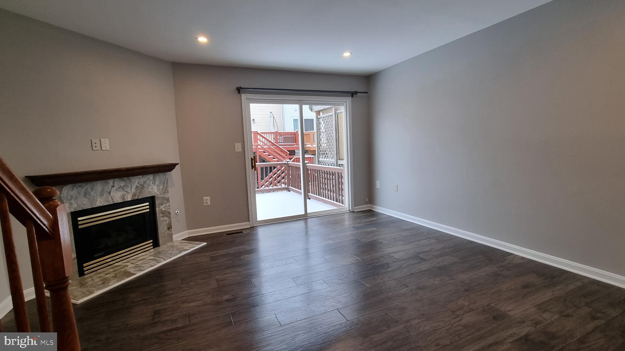 FAIR LAKES LAND BAY 4D - Residential Lease