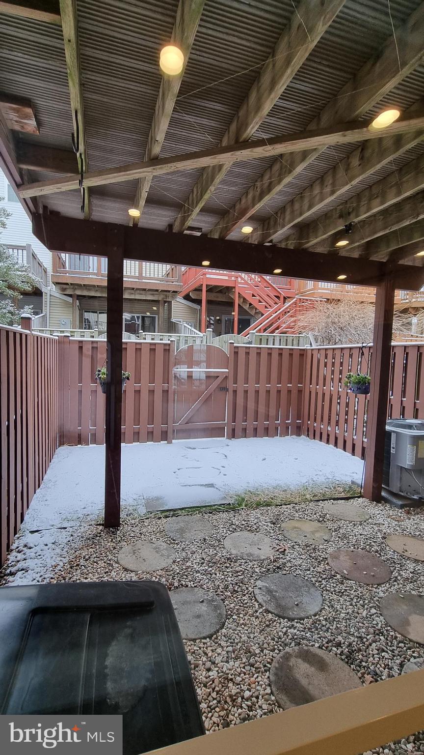 FAIR LAKES LAND BAY 4D - Residential Lease