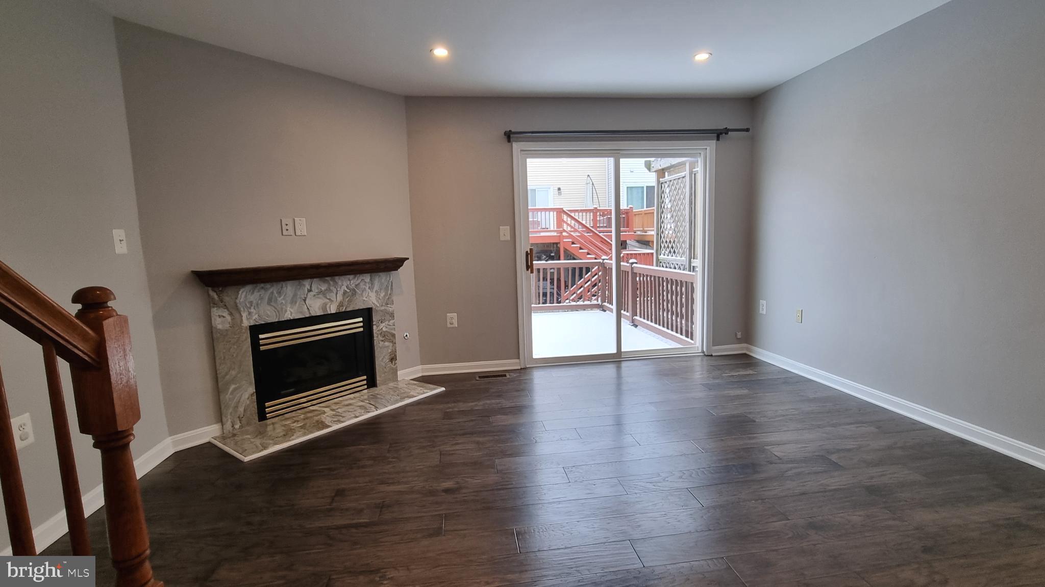 FAIR LAKES LAND BAY 4D - Residential Lease