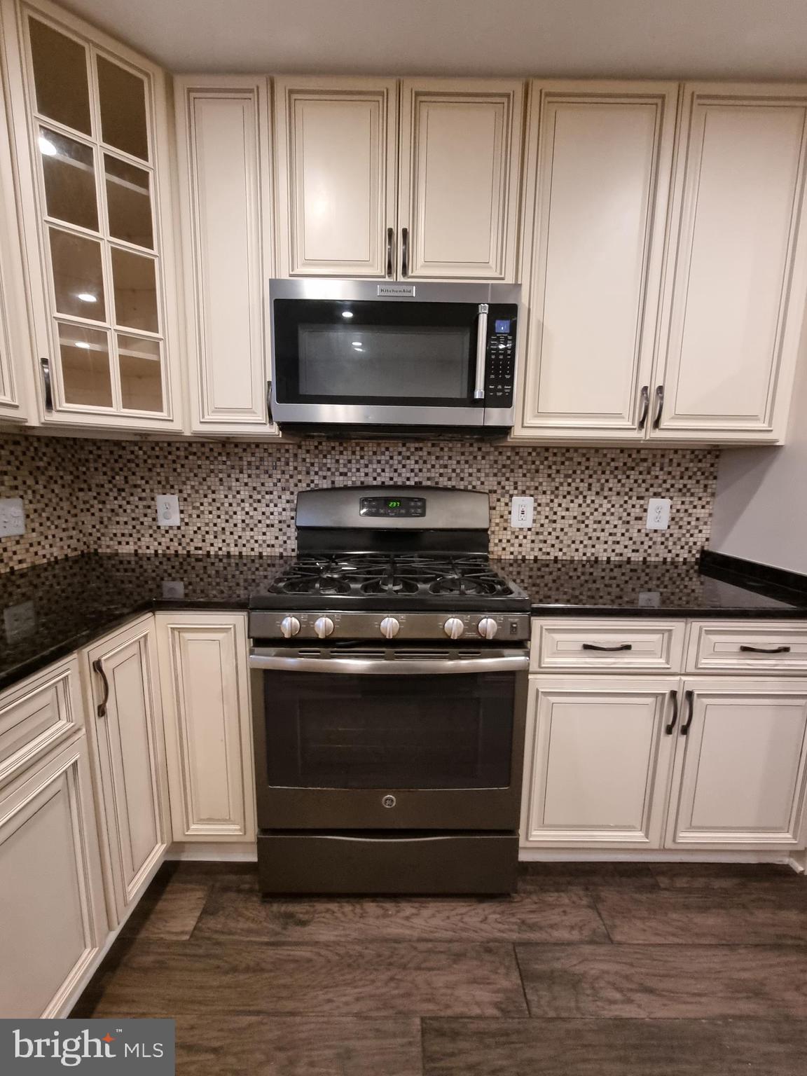 FAIR LAKES LAND BAY 4D - Residential Lease