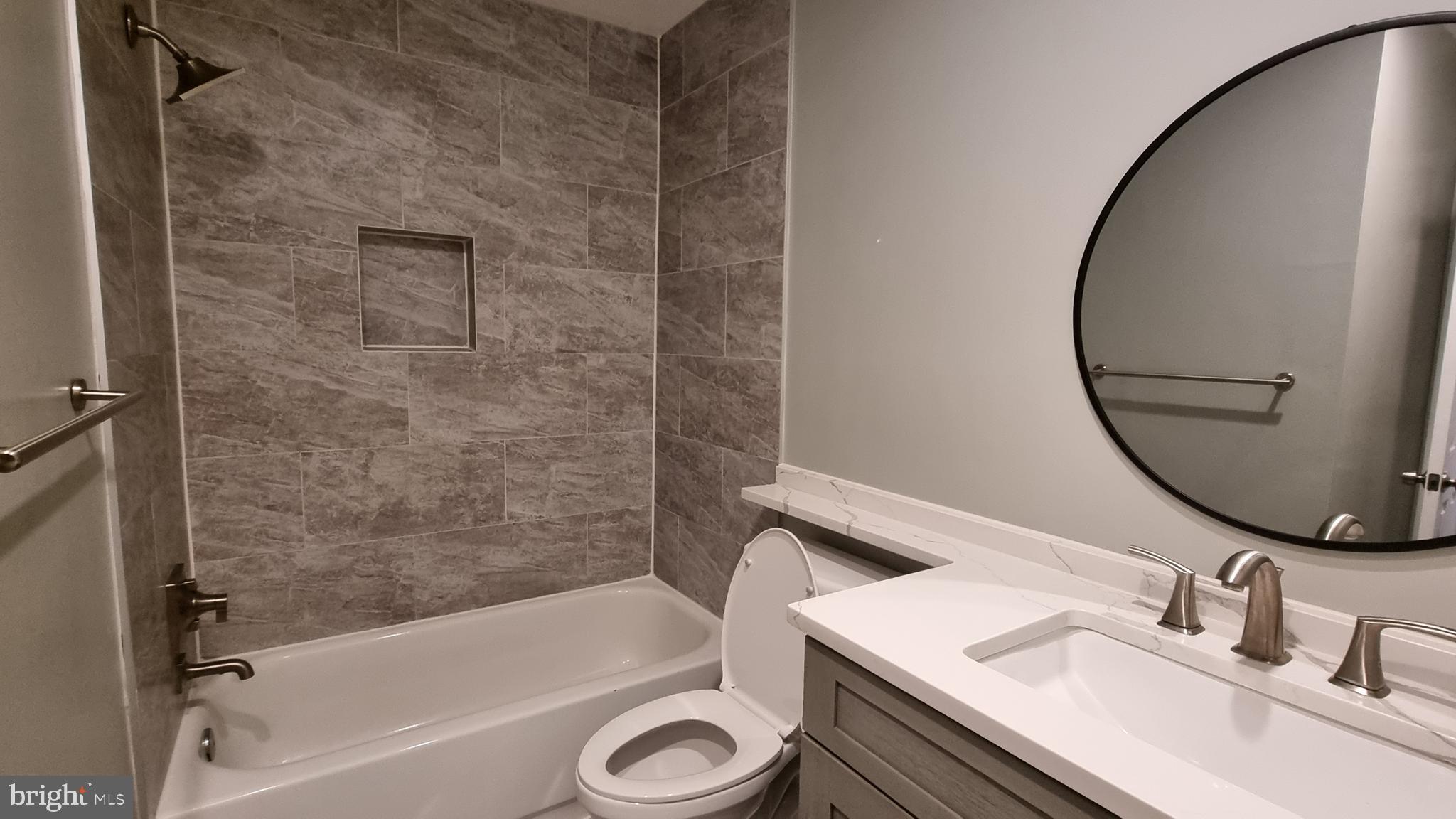 FAIR LAKES LAND BAY 4D - Residential Lease