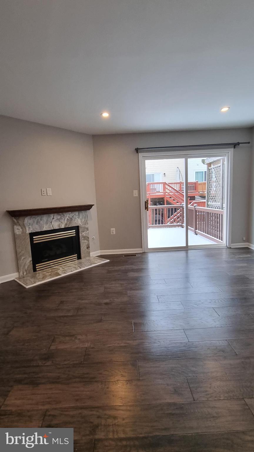 FAIR LAKES LAND BAY 4D - Residential Lease