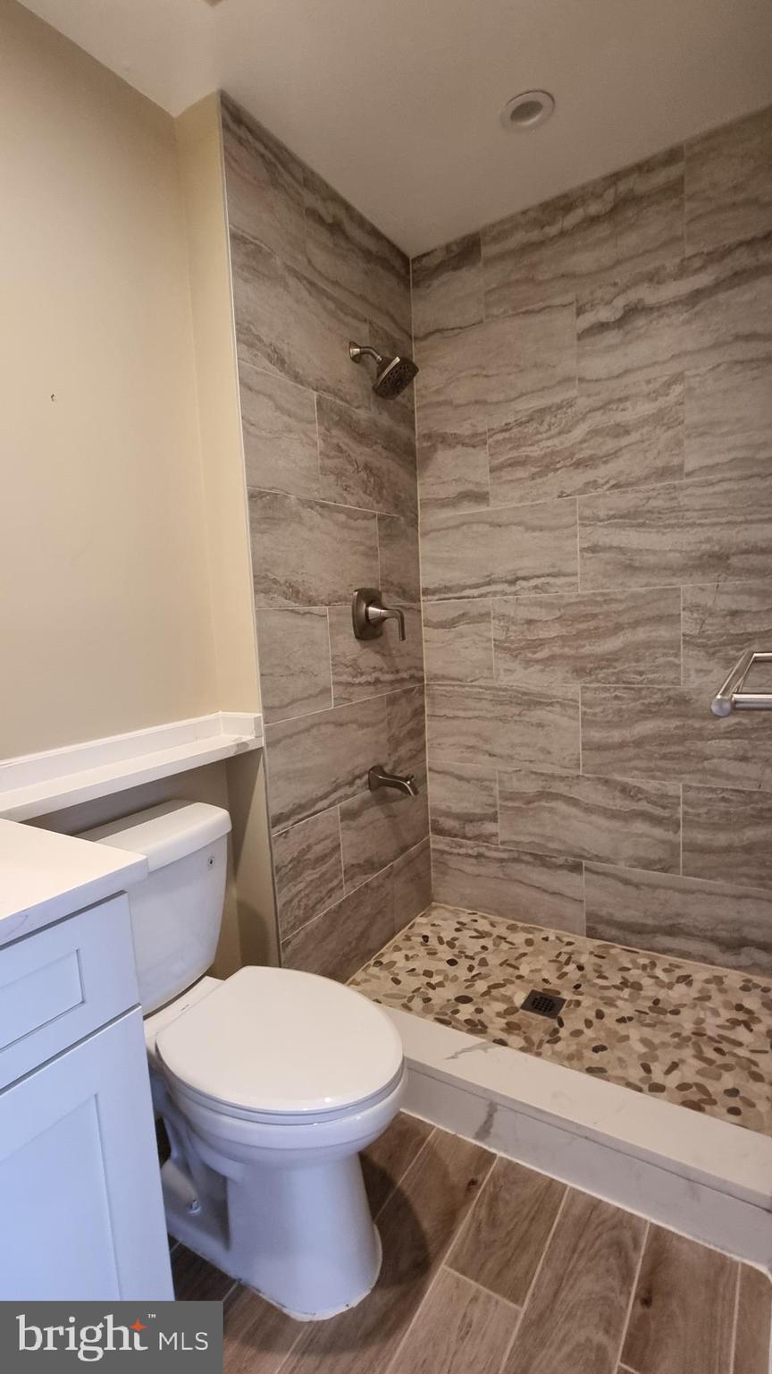 FAIR LAKES LAND BAY 4D - Residential Lease