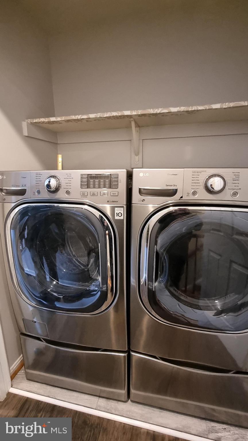 FAIR LAKES LAND BAY 4D - Residential Lease