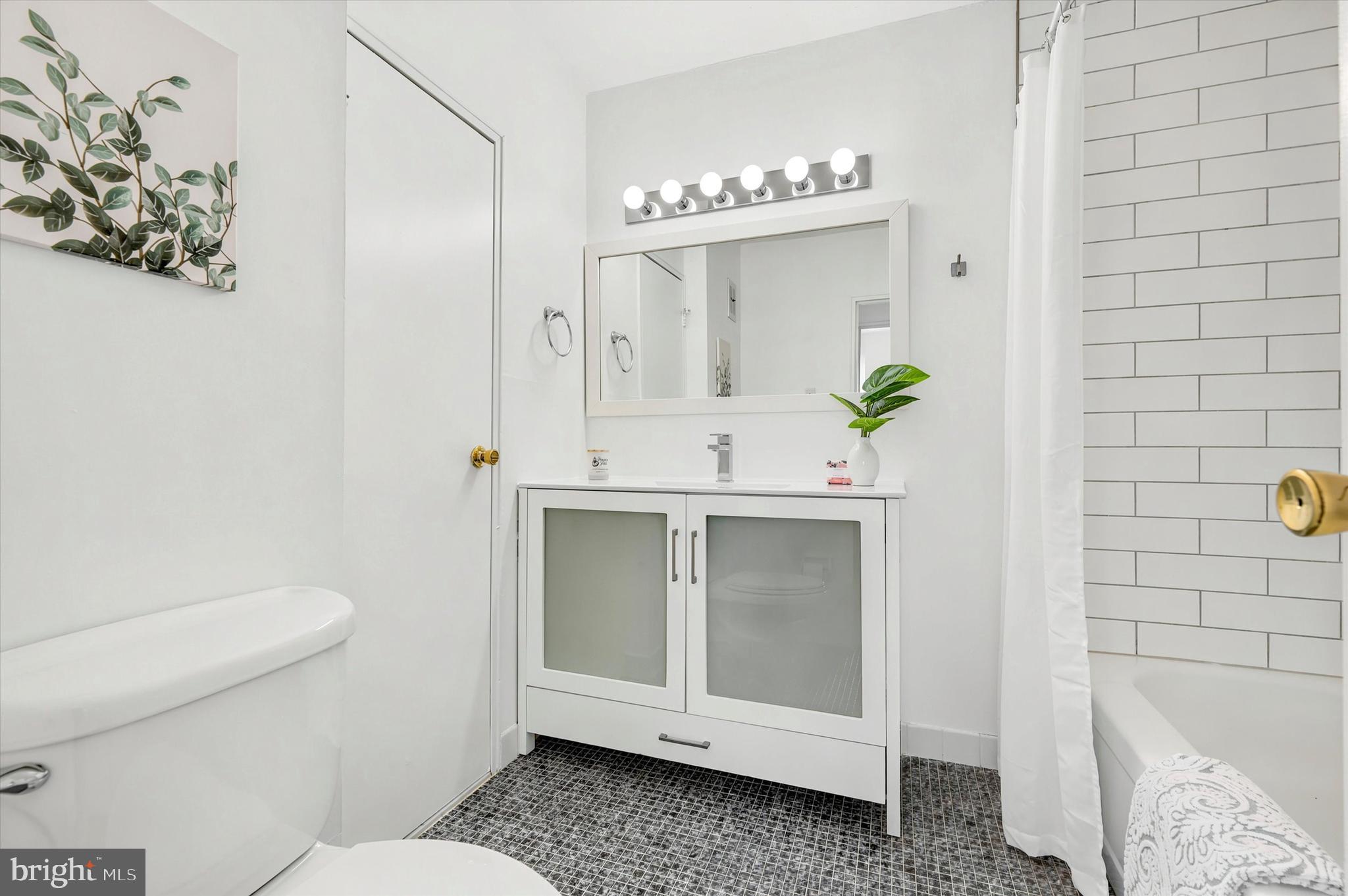 120 N BETHLEHEM PIKE B303
