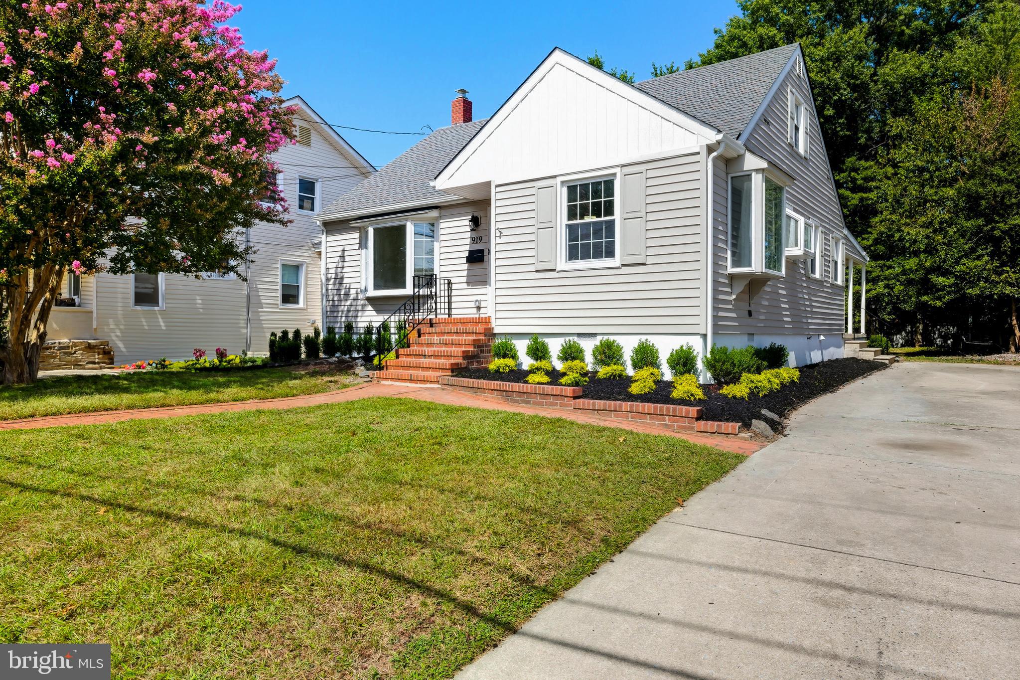 919 BELMONT AVENUE