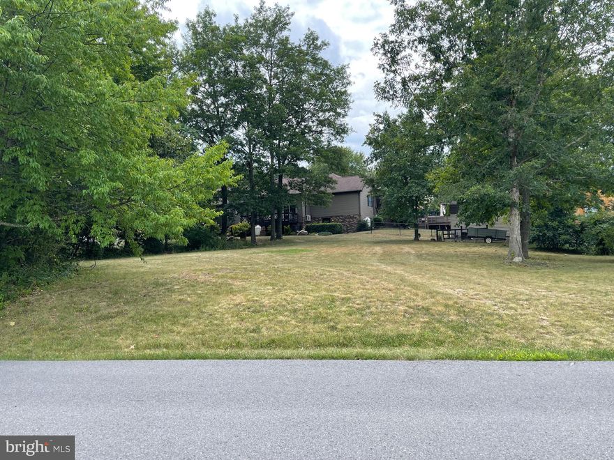 Looking for that perfect lot to build your dream home?
You found it! Lot sits on the corner of Summit and Maple Leaf.
Short drive to I-68/Downtown Cumberland.
Central water and sewer available through Frankfort Public Service District.