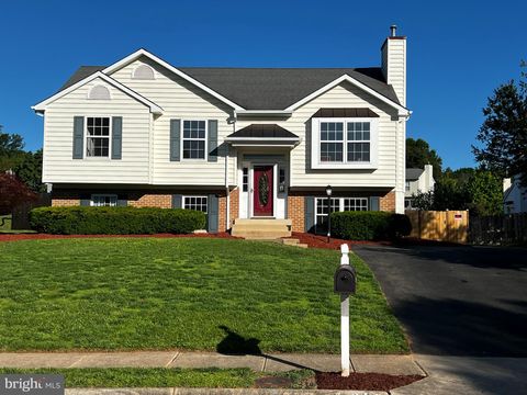 Photo of 5842 Riverside Drive, WOODBRIDGE, VA 22193 (MLS # VAPW2120646)