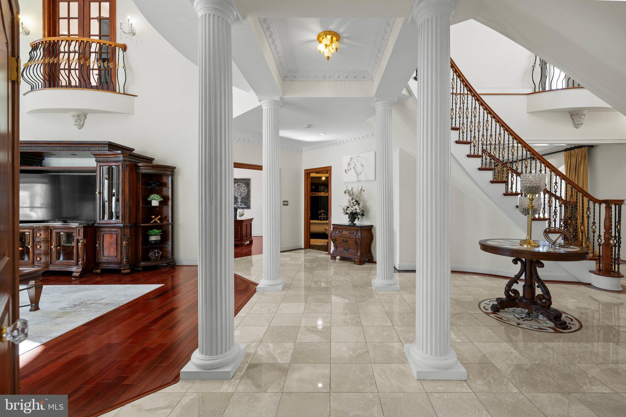 THE CHIMNEYS - Residential