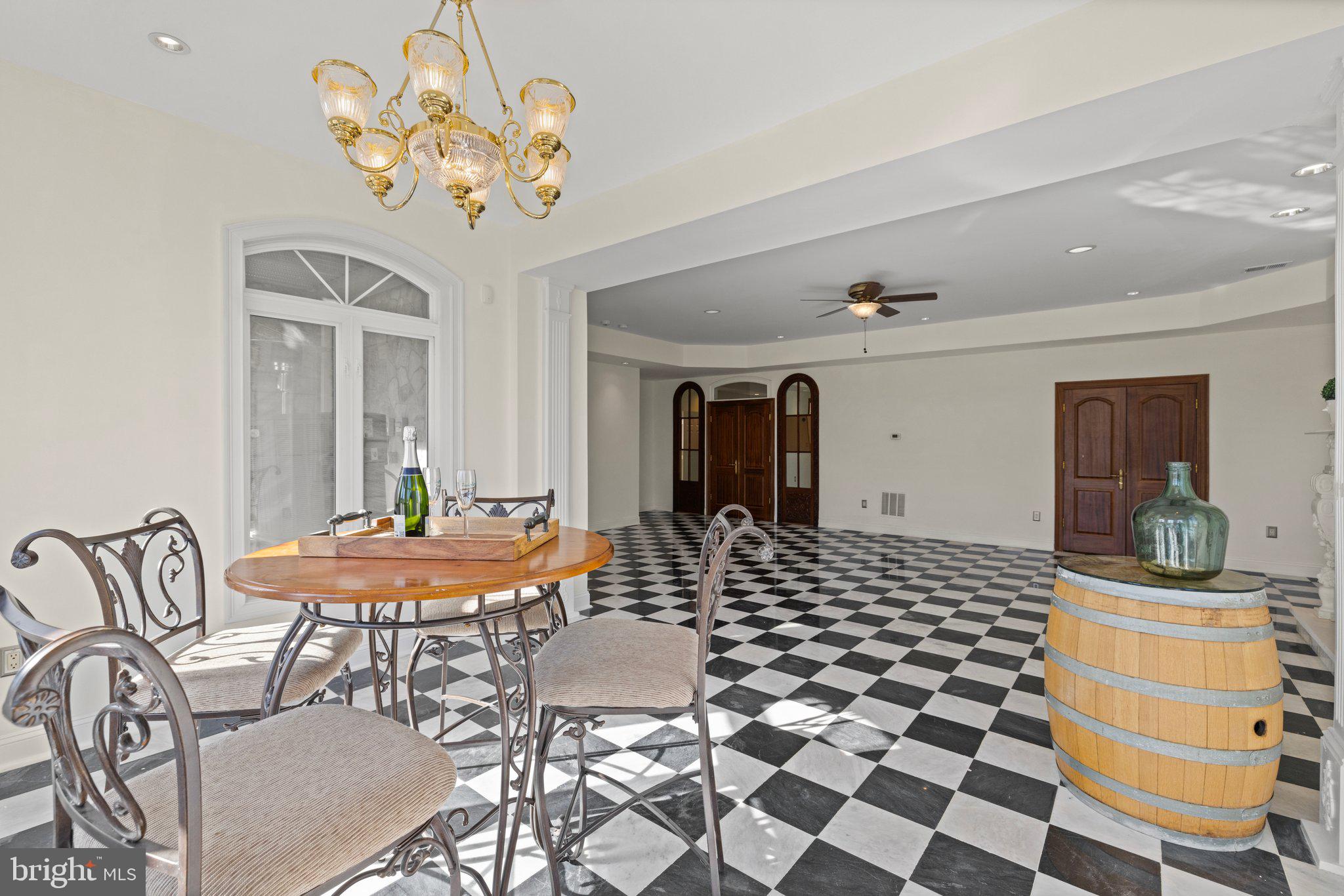 THE CHIMNEYS - Residential