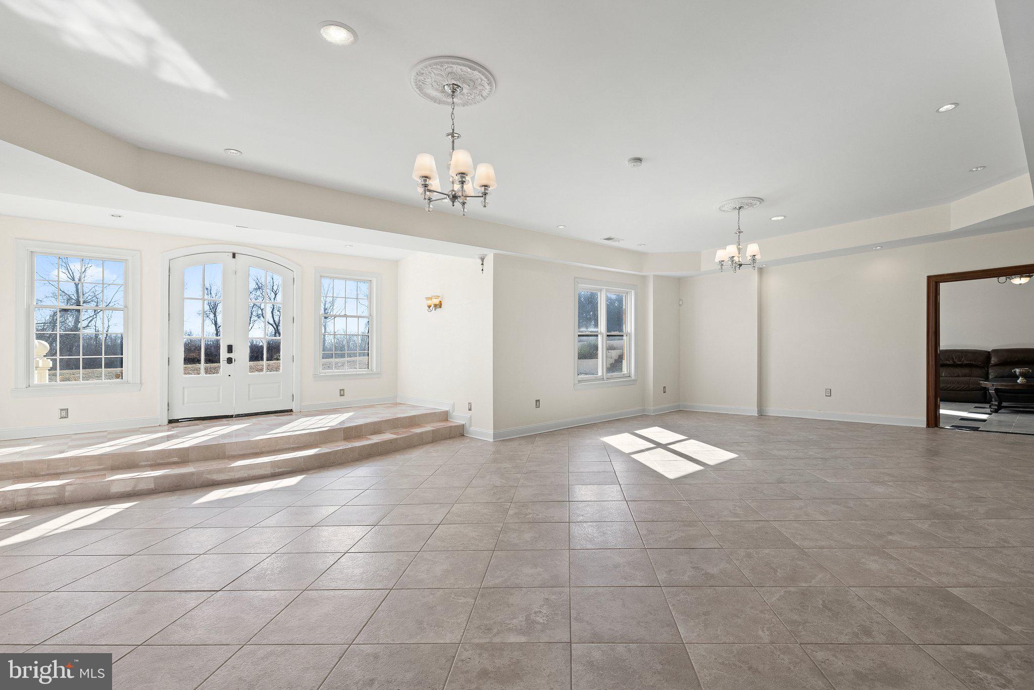 THE CHIMNEYS - Residential