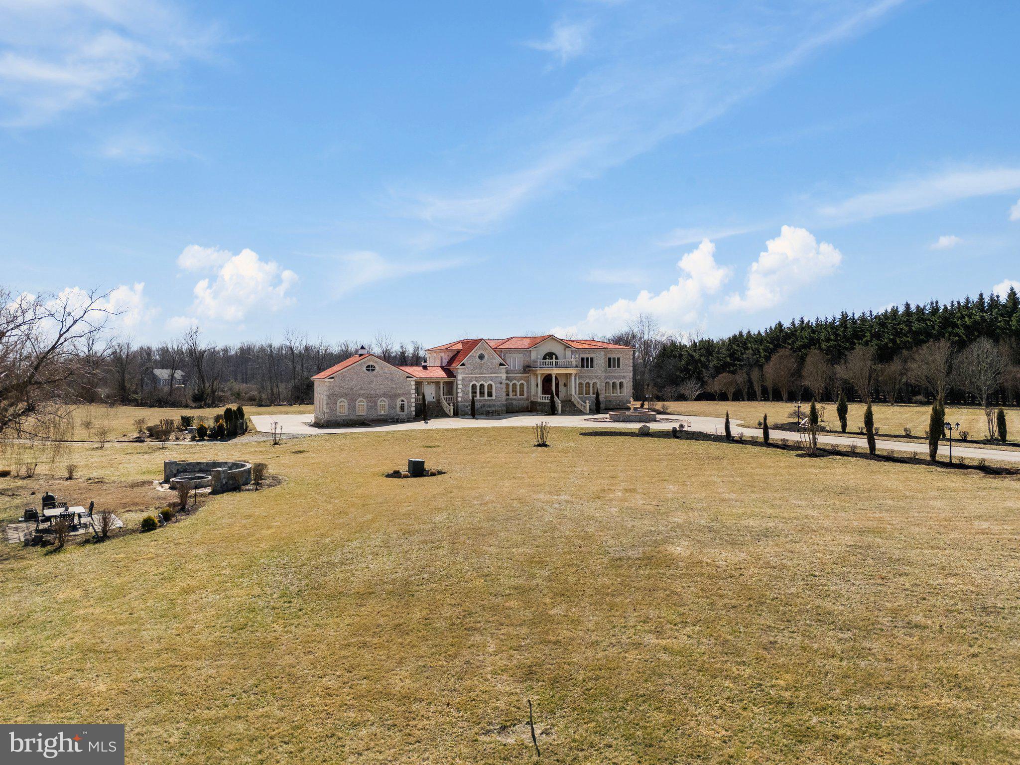 THE CHIMNEYS - Residential