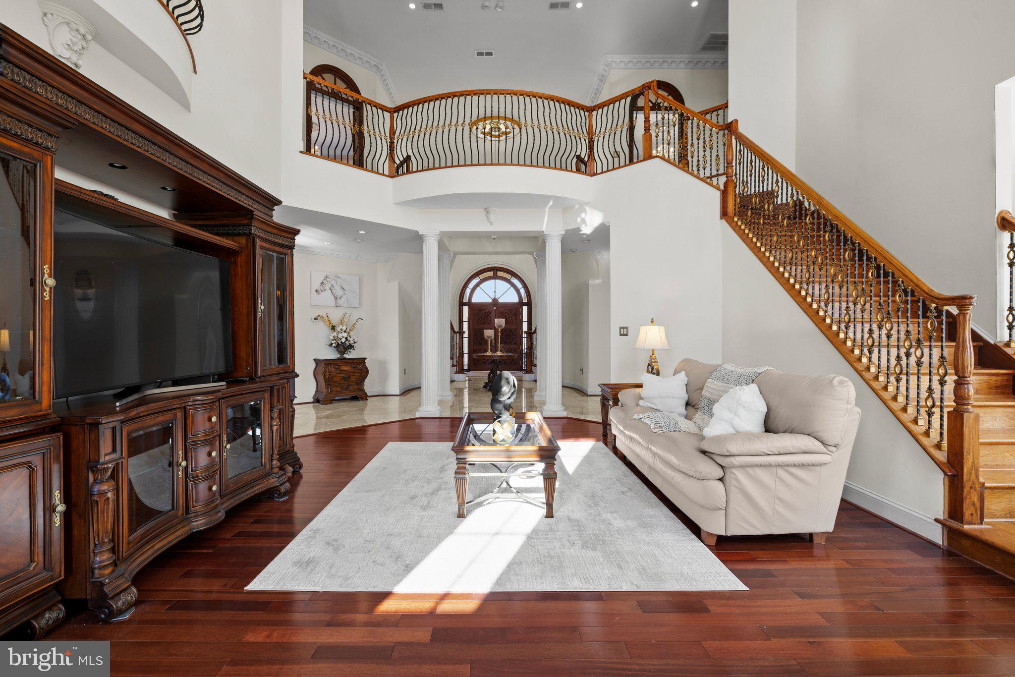 THE CHIMNEYS - Residential