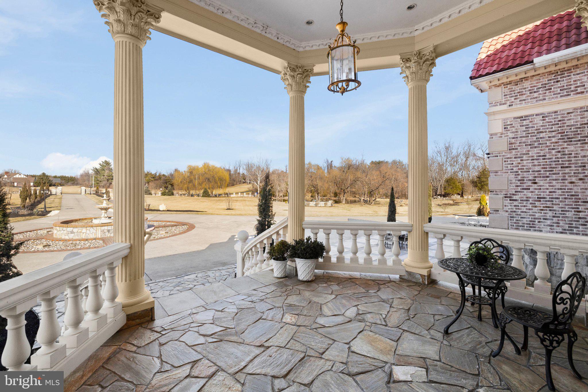 THE CHIMNEYS - Residential