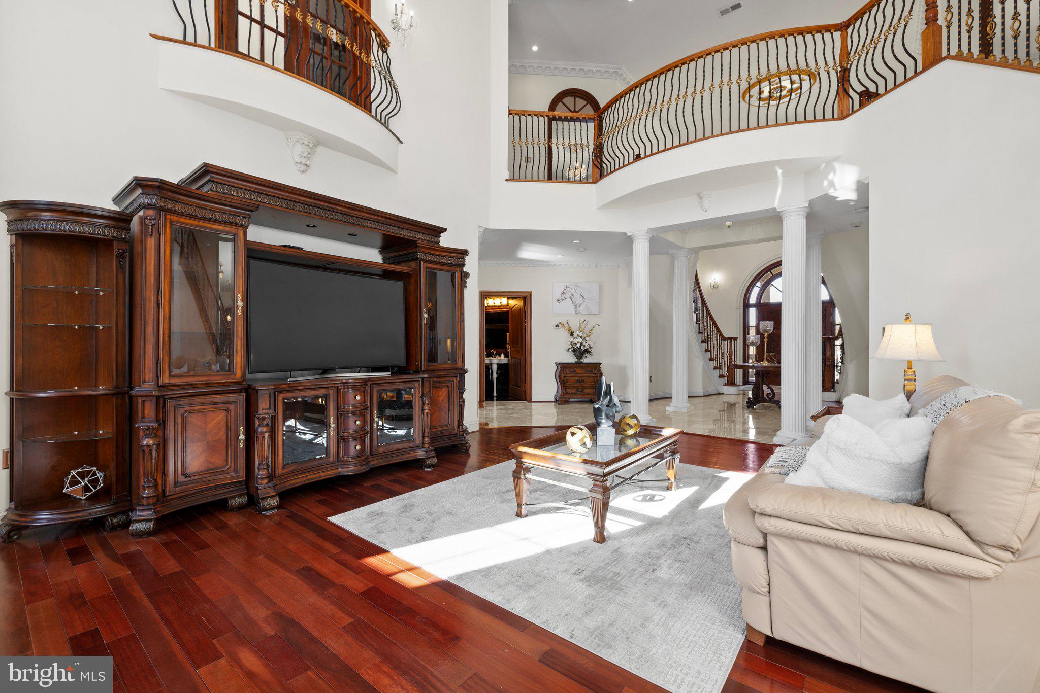 THE CHIMNEYS - Residential