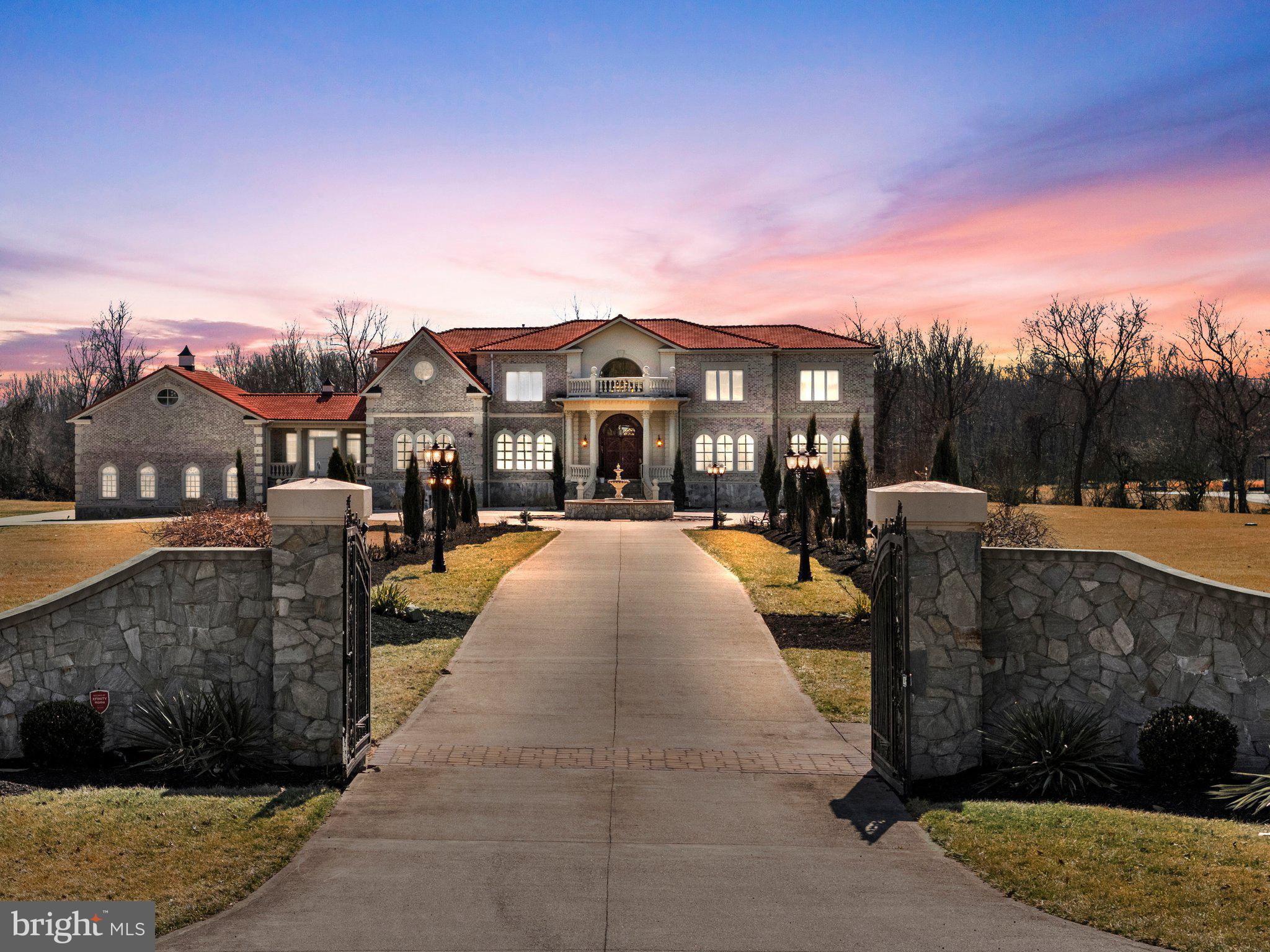 THE CHIMNEYS - Residential