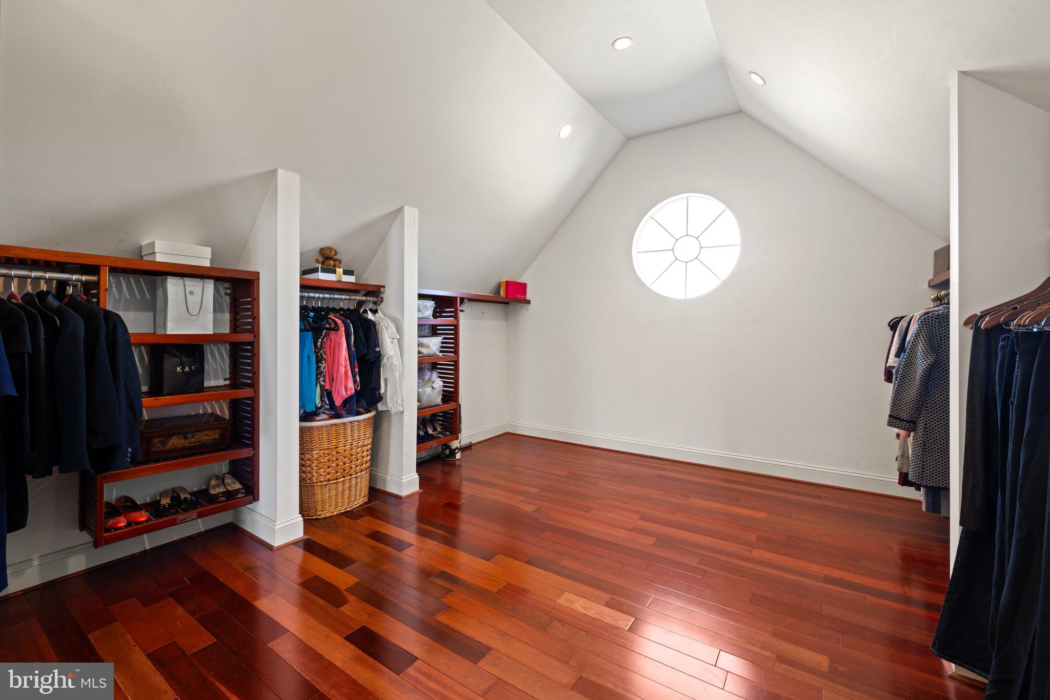 THE CHIMNEYS - Residential