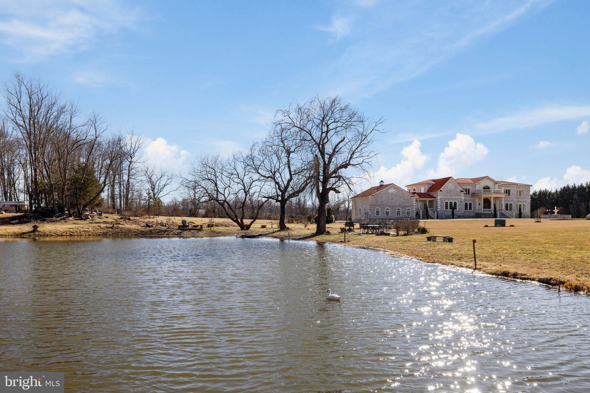 THE CHIMNEYS - Residential