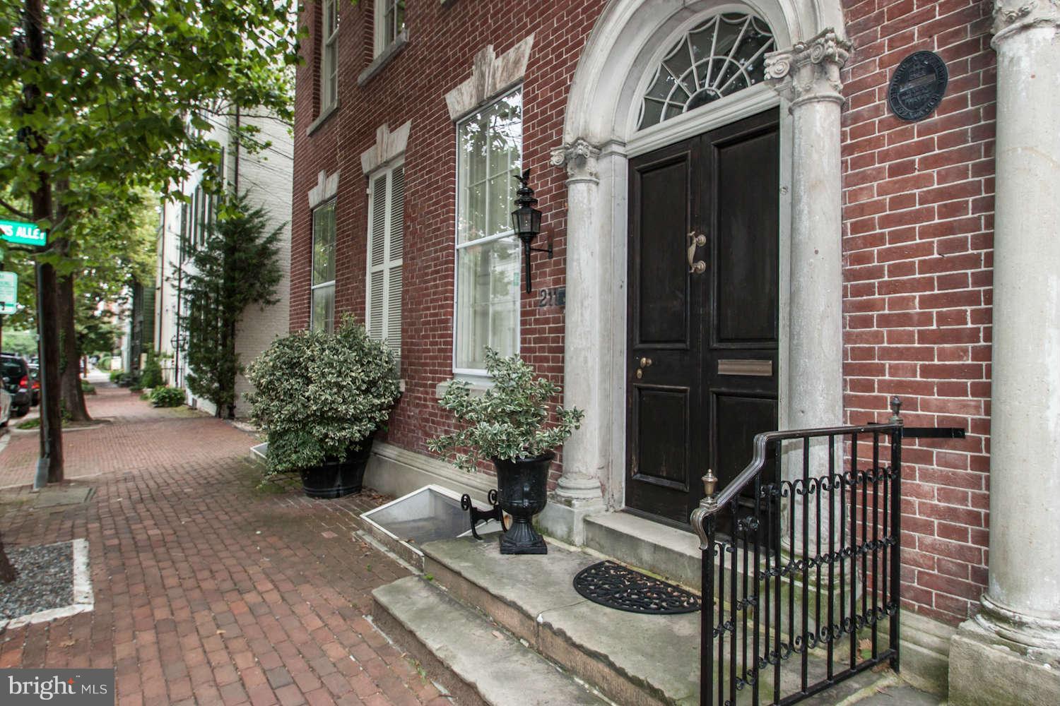 THOMPSON HOUSE - Residential