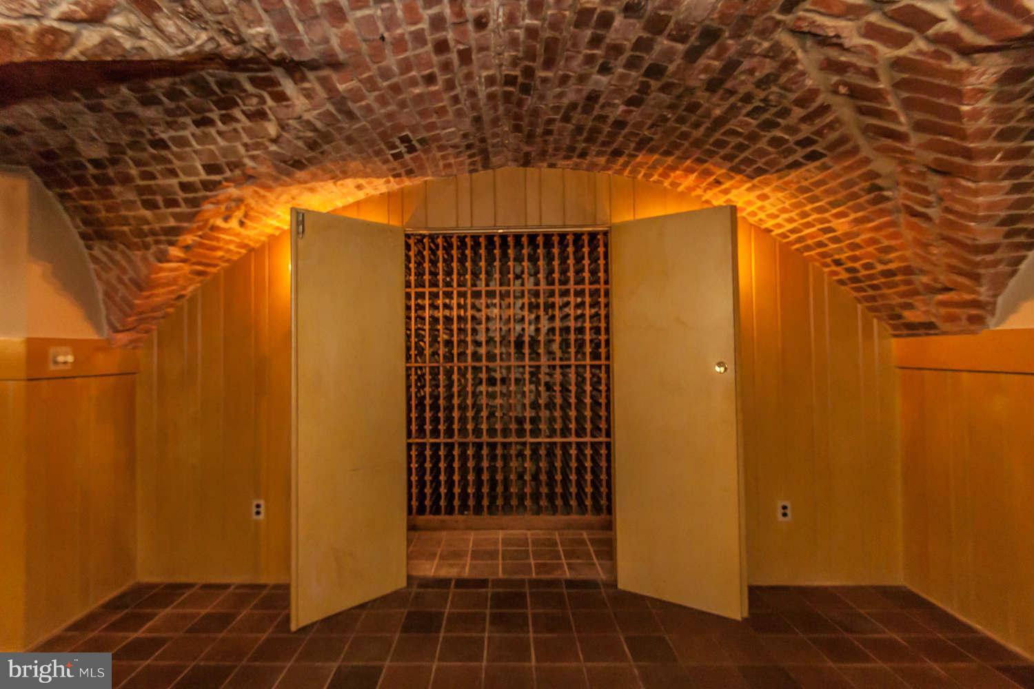 THOMPSON HOUSE - Residential