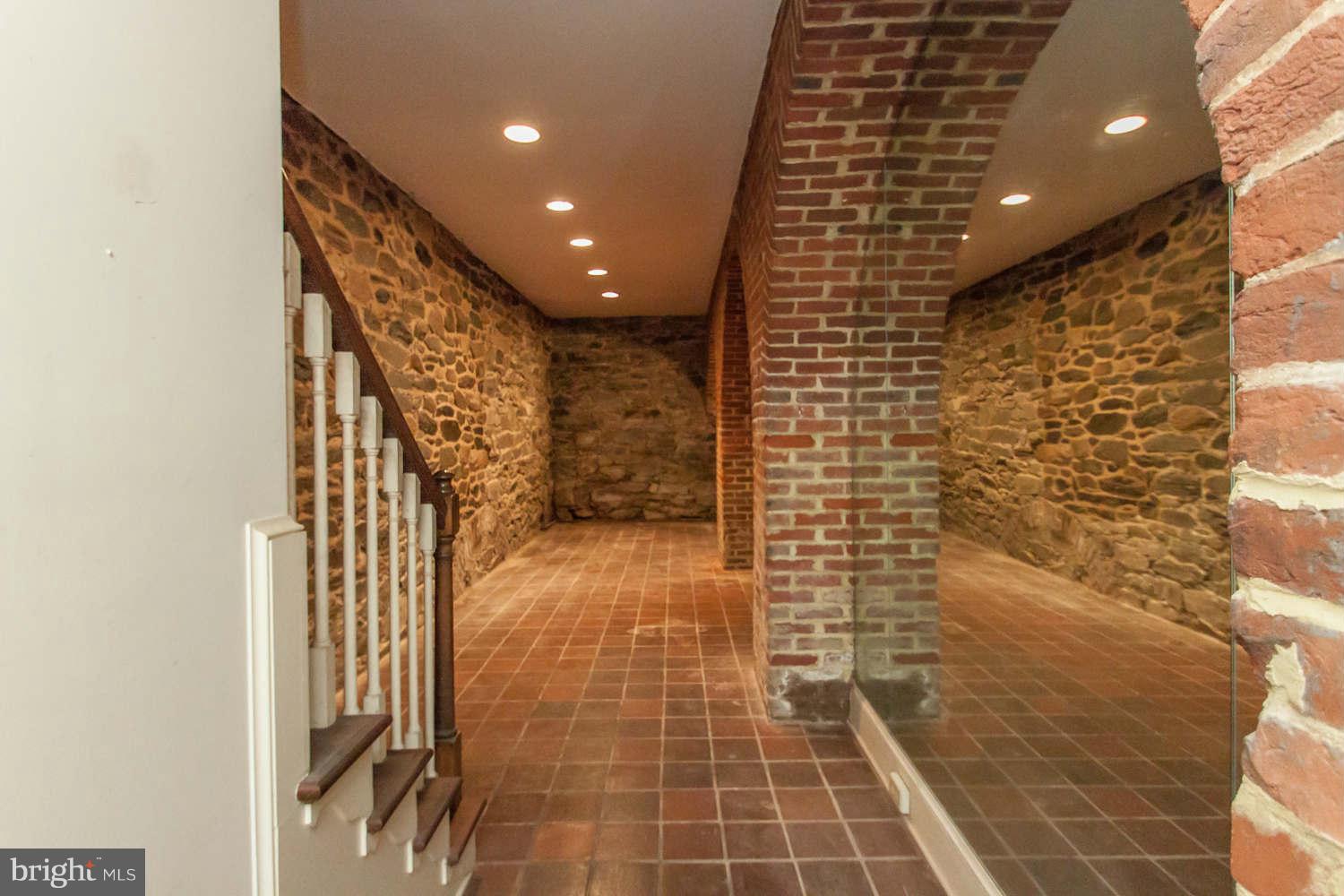 THOMPSON HOUSE - Residential