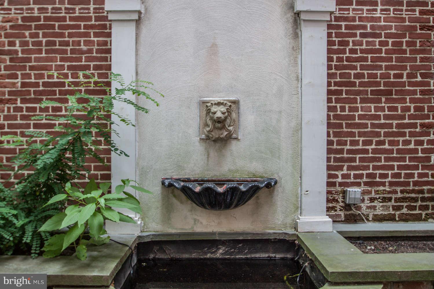 THOMPSON HOUSE - Residential