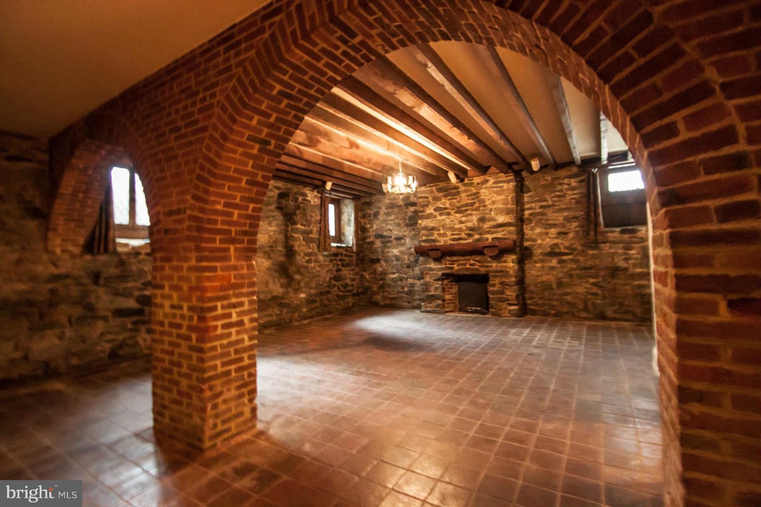 THOMPSON HOUSE - Residential