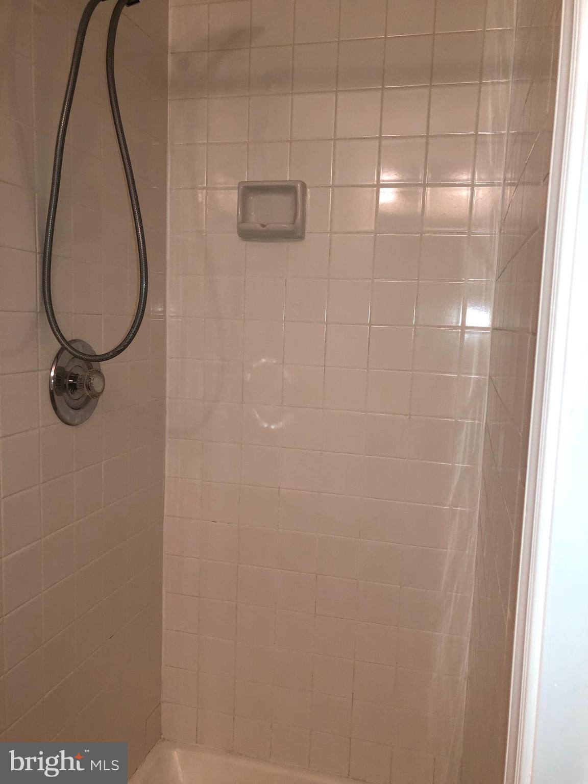 SINGLETONS GROVE - Residential Lease