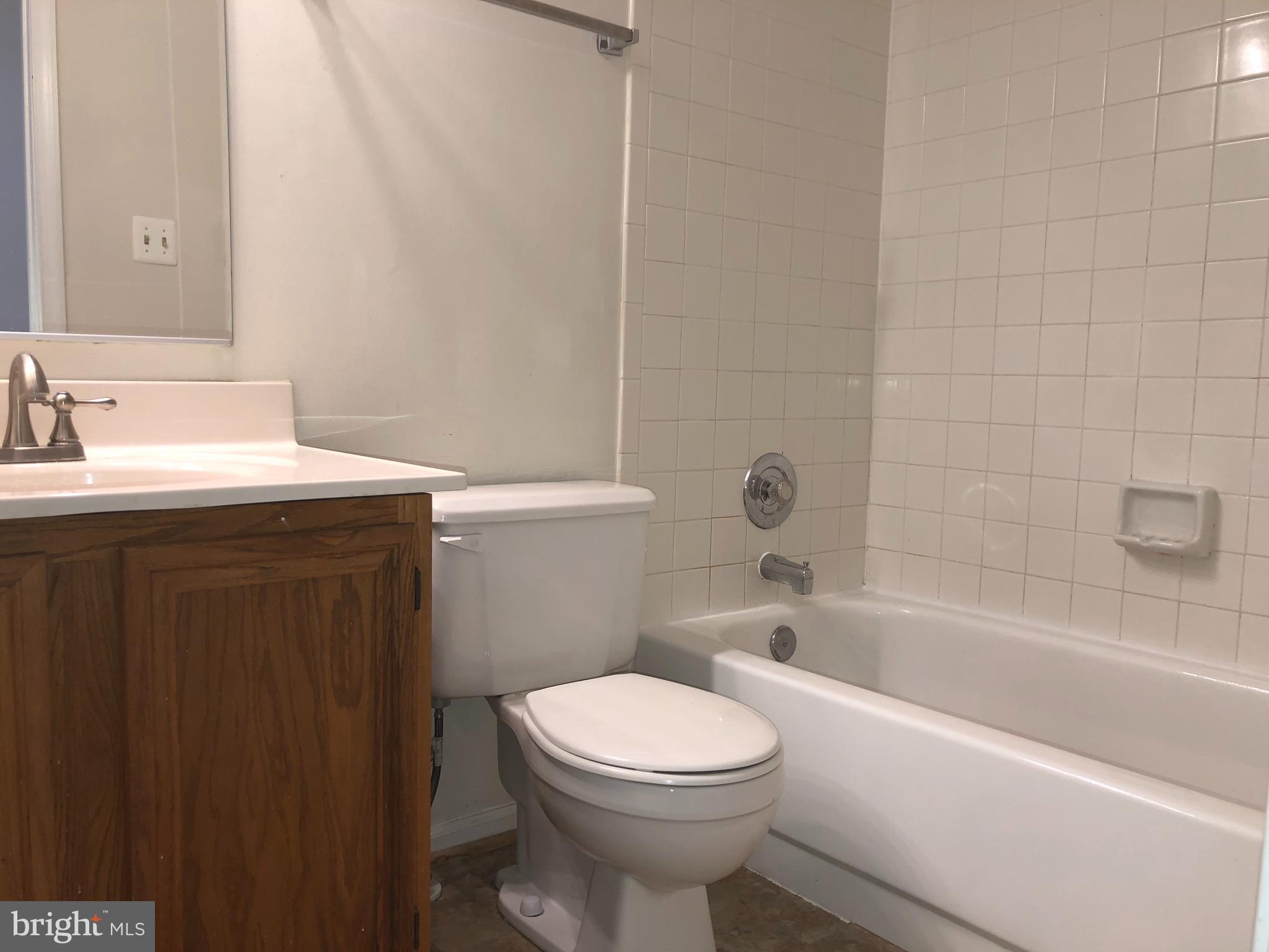 SINGLETONS GROVE - Residential Lease