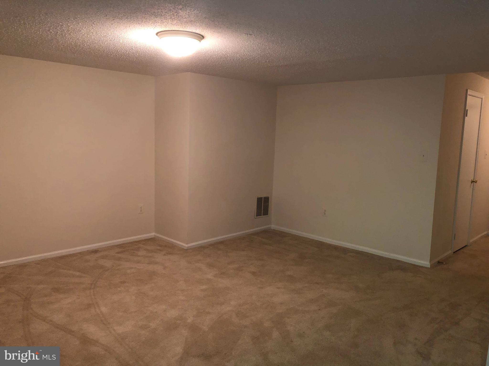 SINGLETONS GROVE - Residential Lease