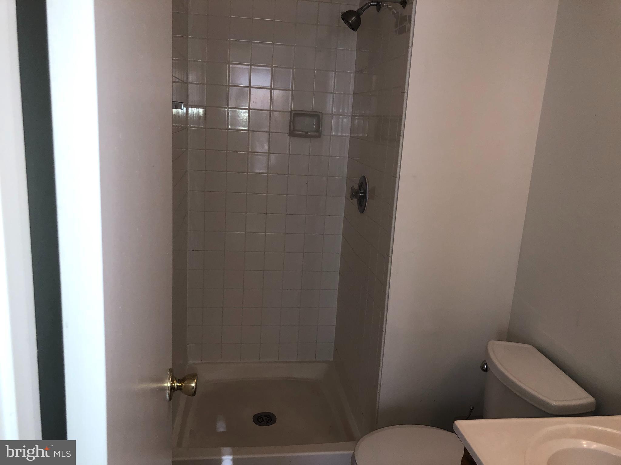 SINGLETONS GROVE - Residential Lease