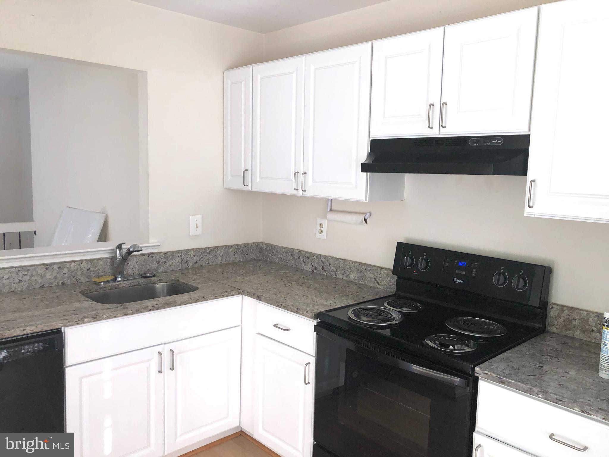 SINGLETONS GROVE - Residential Lease