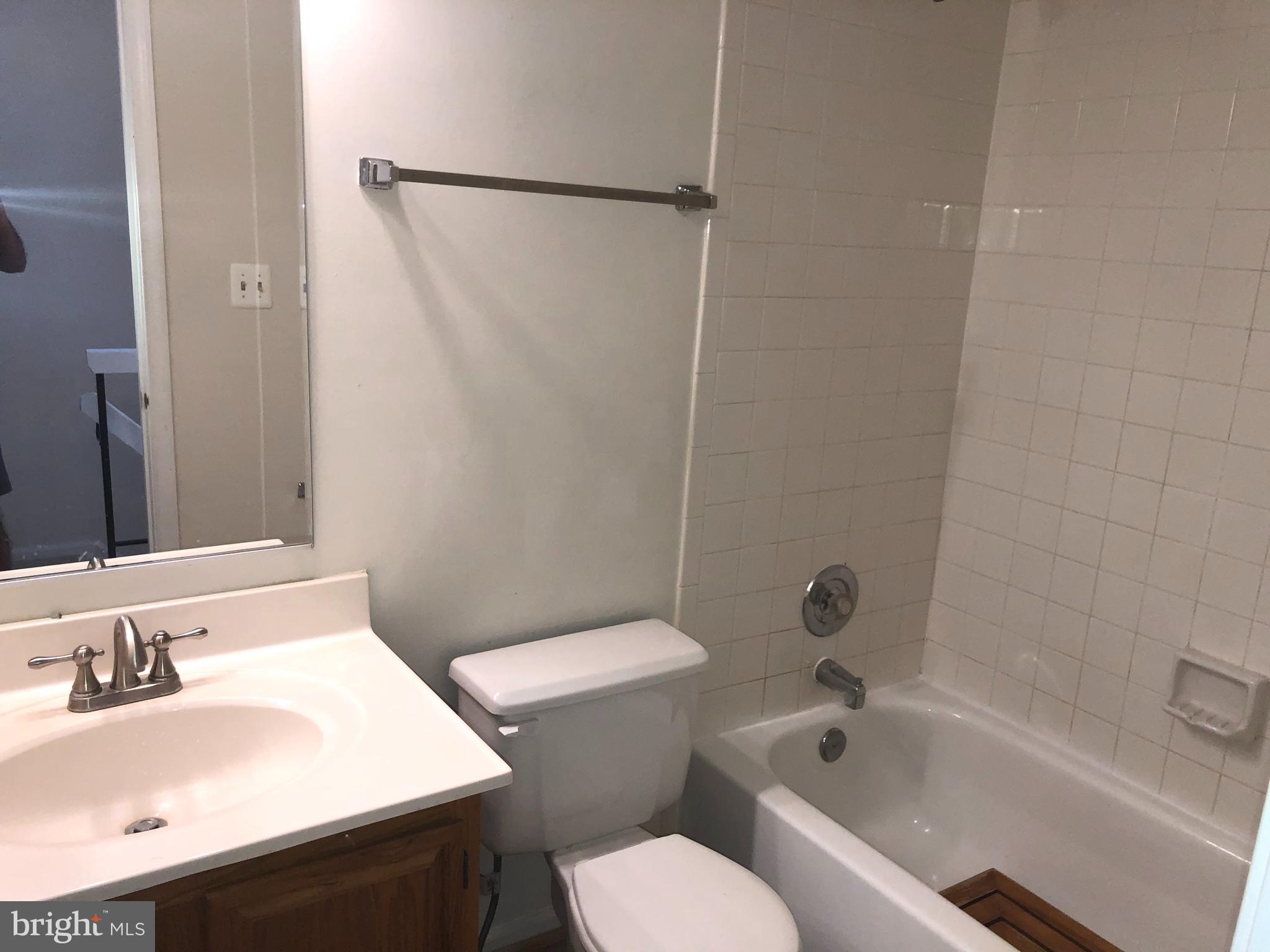 SINGLETONS GROVE - Residential Lease