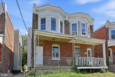 Townhouse For Sale - 121 Pine Street<br/> COLLINGDALE, PA 19023