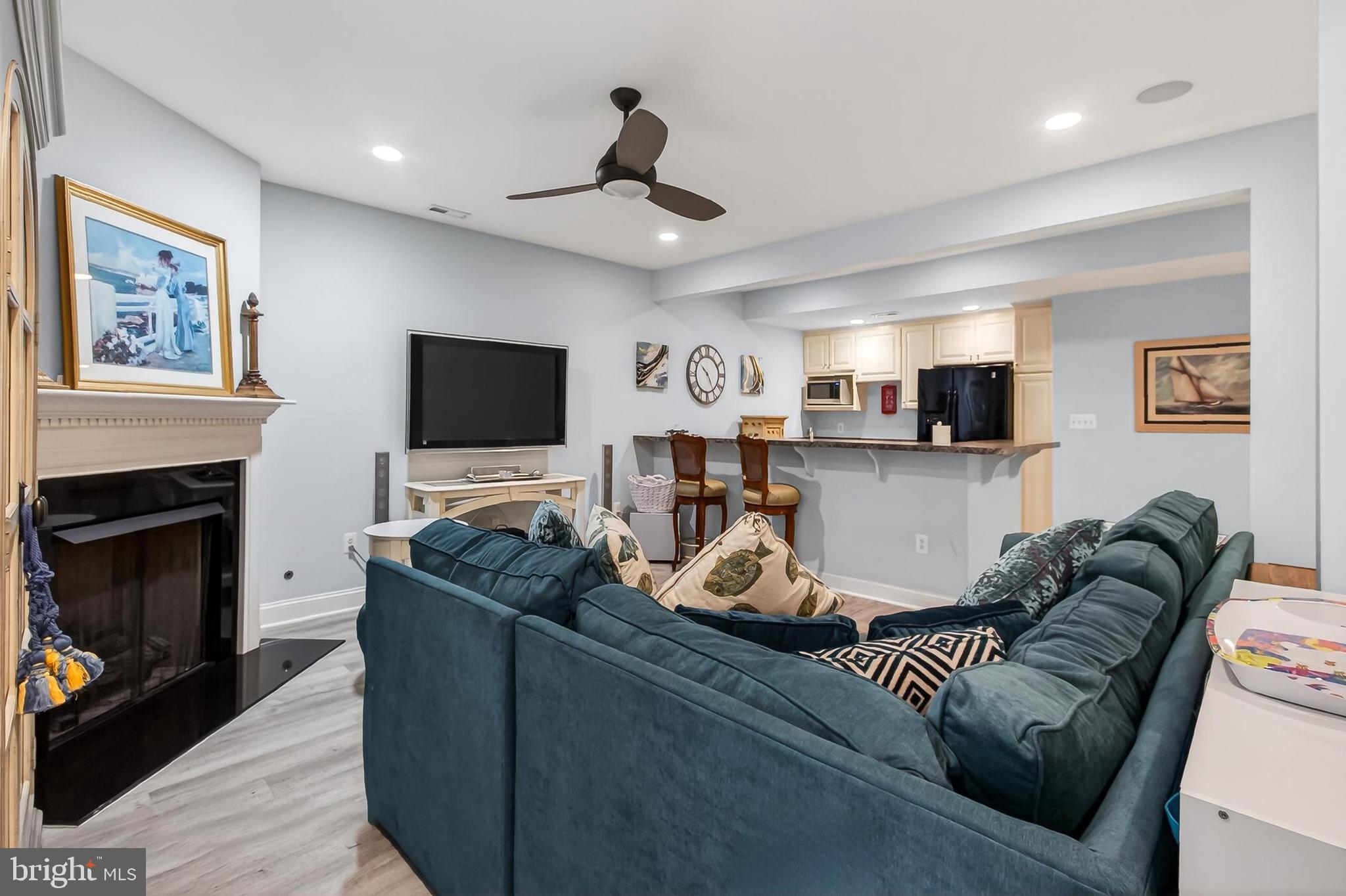 HAMPTONS OF MCLEAN - Residential