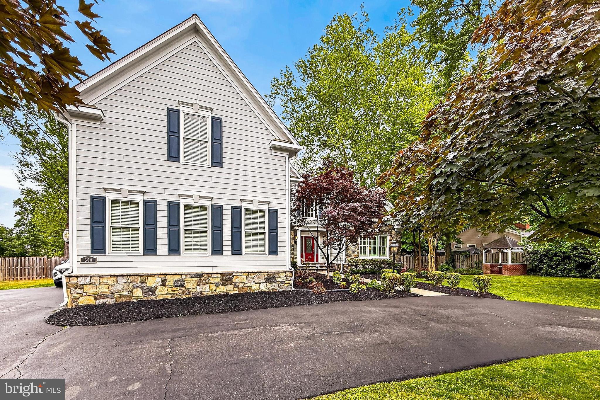 HAMPTONS OF MCLEAN - Residential