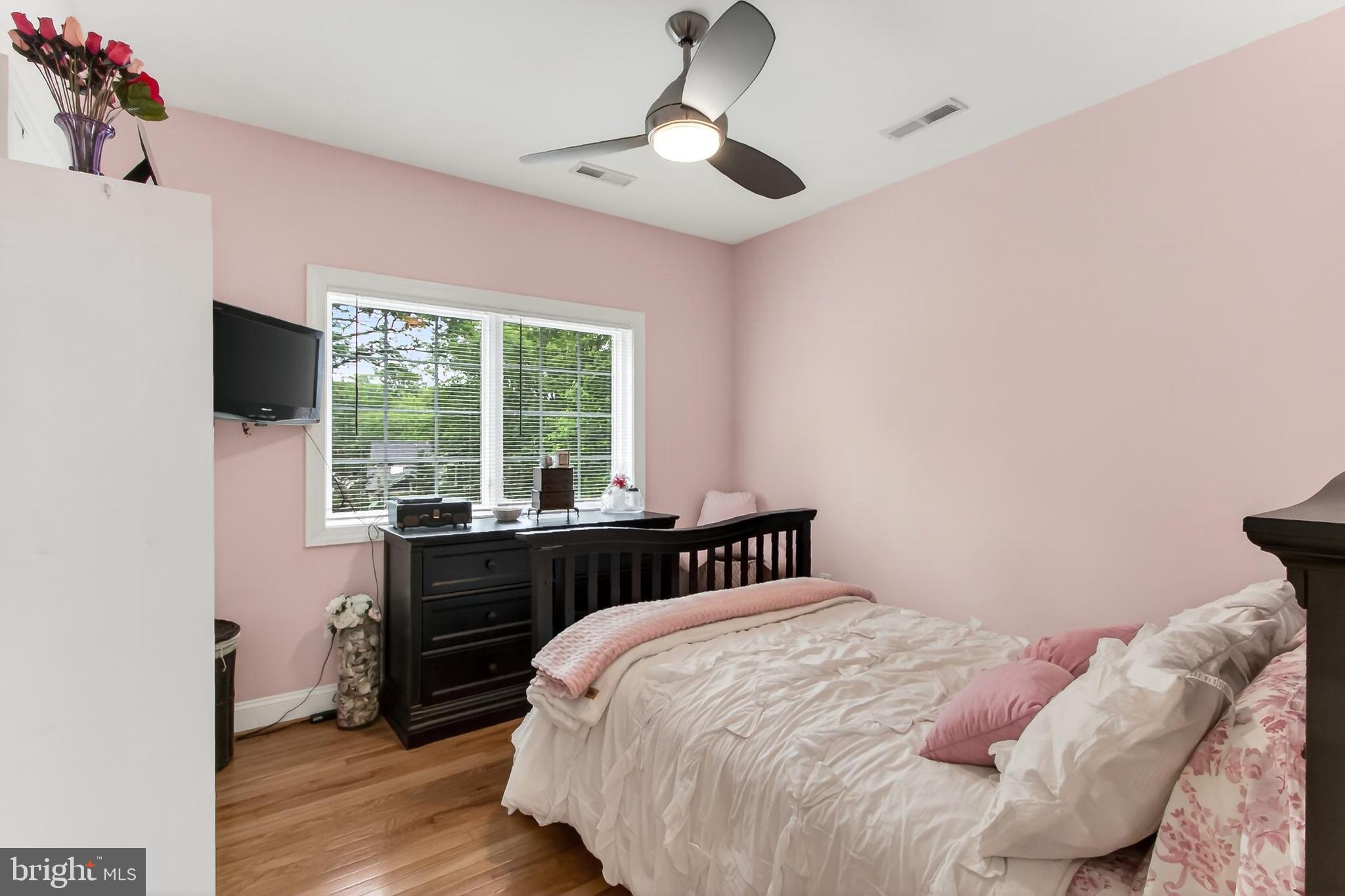 HAMPTONS OF MCLEAN - Residential
