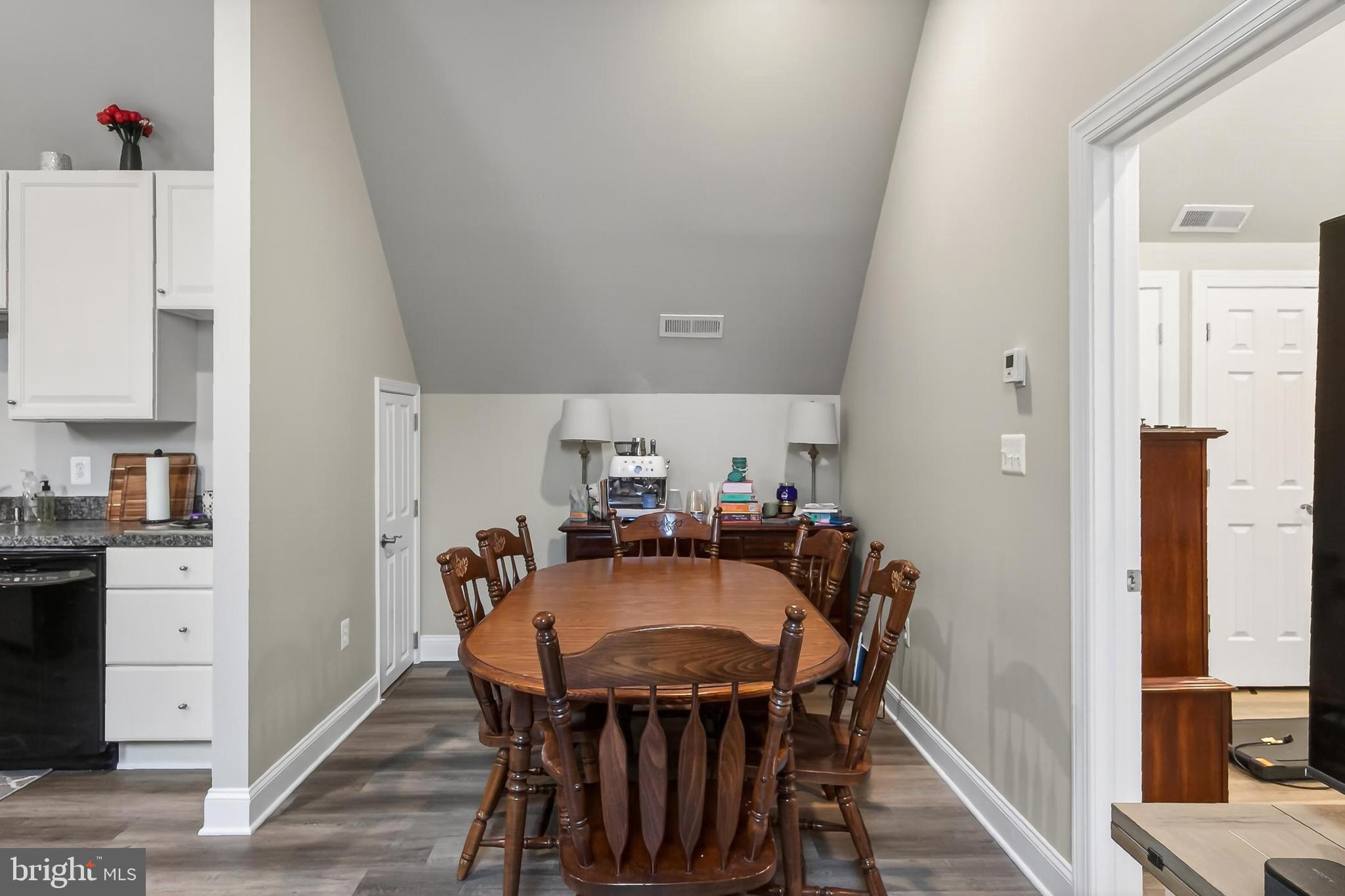 HAMPTONS OF MCLEAN - Residential