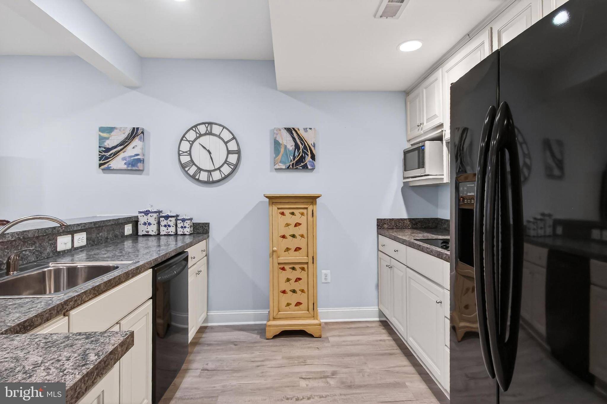 HAMPTONS OF MCLEAN - Residential